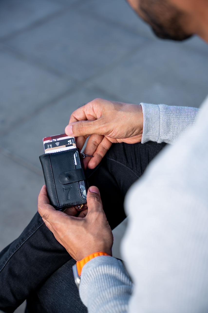 7 WALLET ORIGNAL LETATHER COIN ZIPPER- BLACK